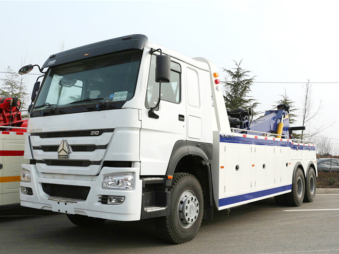 重汽后八輪一拖一清障車(chē)