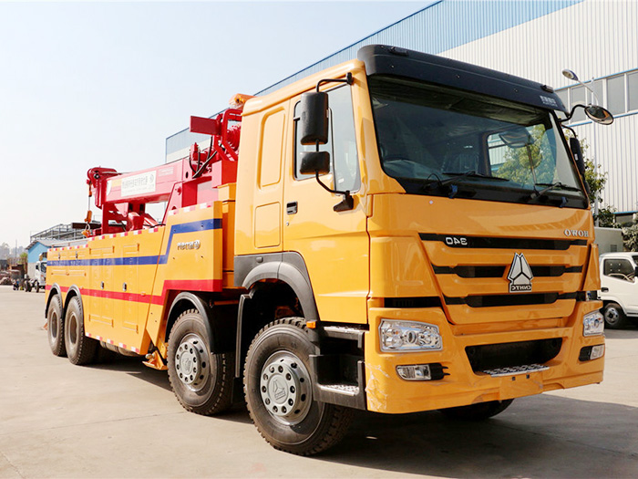 重汽豪沃前四后八360度旋轉(zhuǎn)吊一托一清障車(chē)