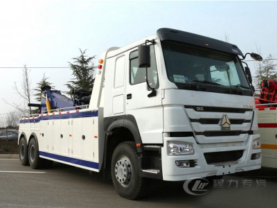 一拖一重汽豪沃后八輪清障車(chē)