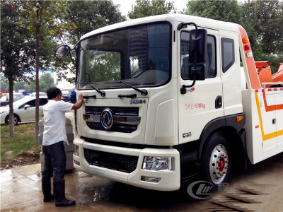 一拖一東風(fēng)D9清障車(chē)